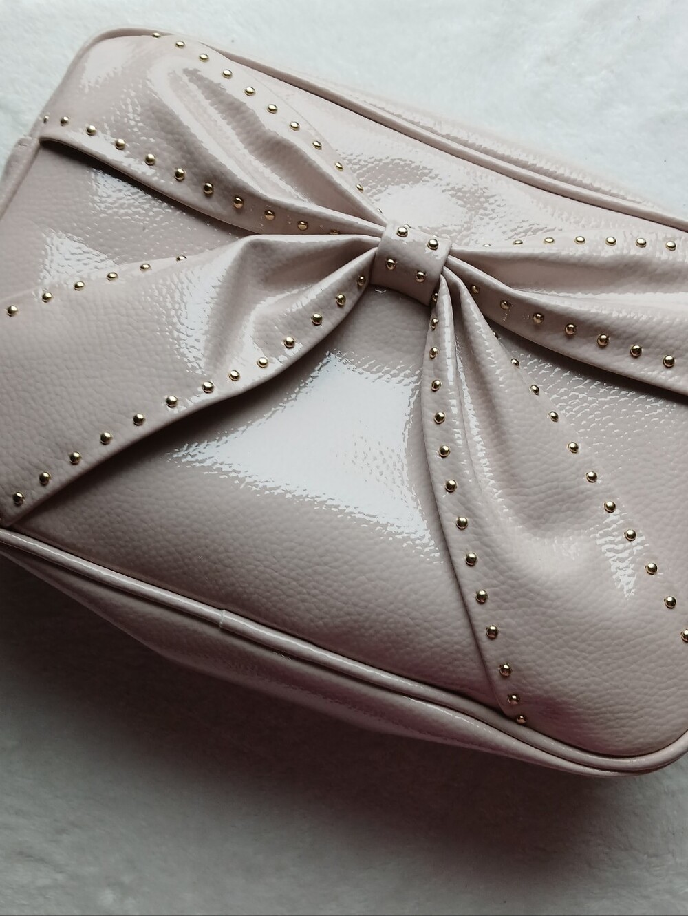 Vince Camuto Pale Pink Bow Cosmetic Bag - Patent Leather - LIKE NEW